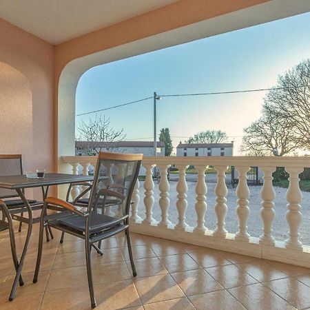 Koraca B4 Apartment Kirmenjak Bagian luar foto