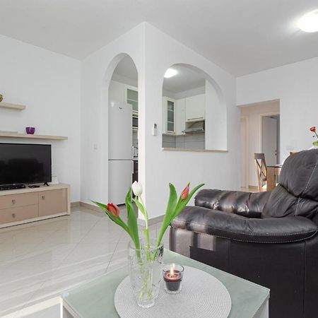 Koraca B4 Apartment Kirmenjak Bagian luar foto