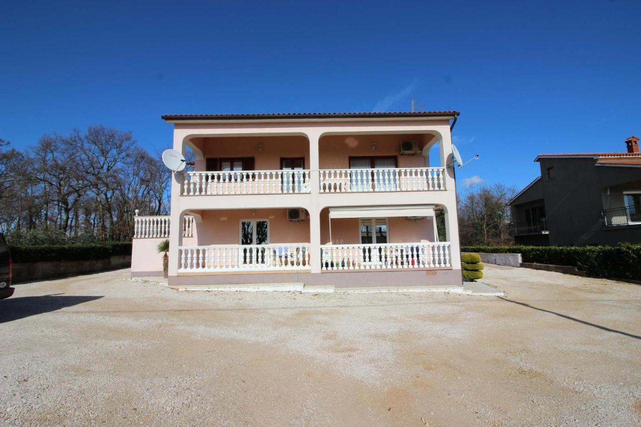 Koraca B4 Apartment Kirmenjak Bagian luar foto