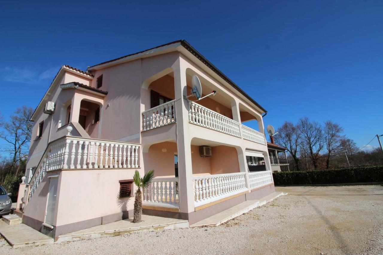 Koraca B4 Apartment Kirmenjak Bagian luar foto