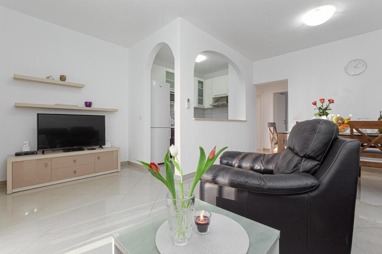 Koraca B4 Apartment Kirmenjak Bagian luar foto