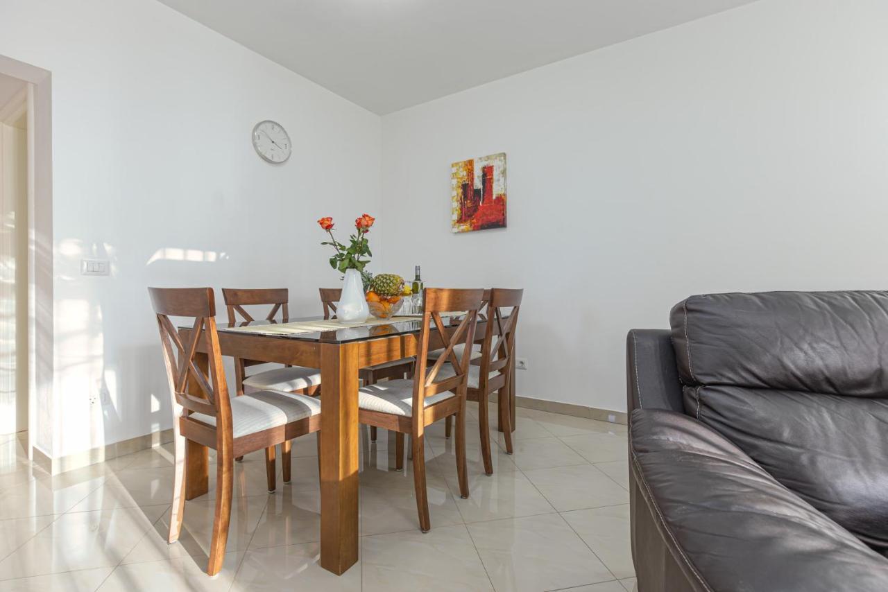 Koraca B4 Apartment Kirmenjak Bagian luar foto