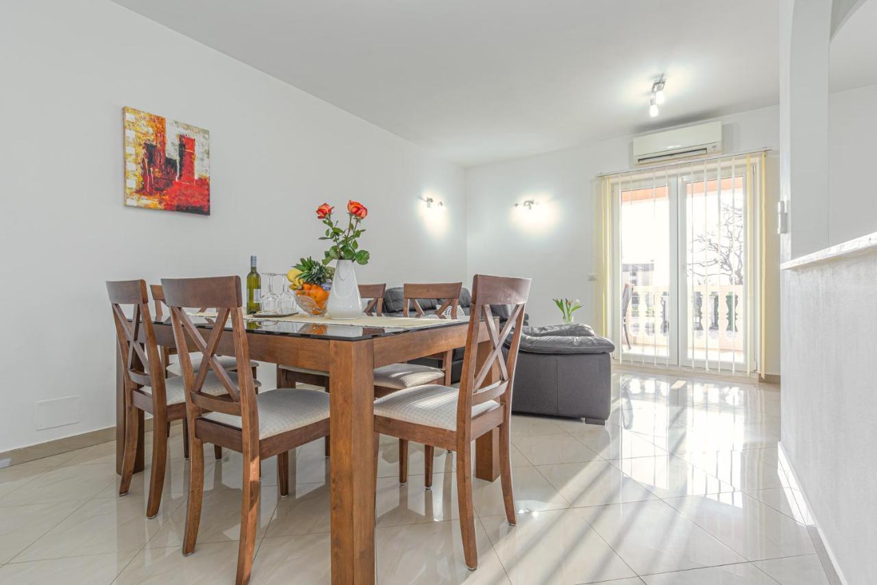 Koraca B4 Apartment Kirmenjak Bagian luar foto