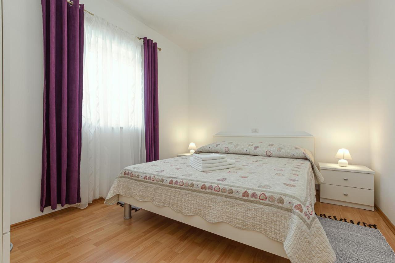 Koraca B4 Apartment Kirmenjak Bagian luar foto