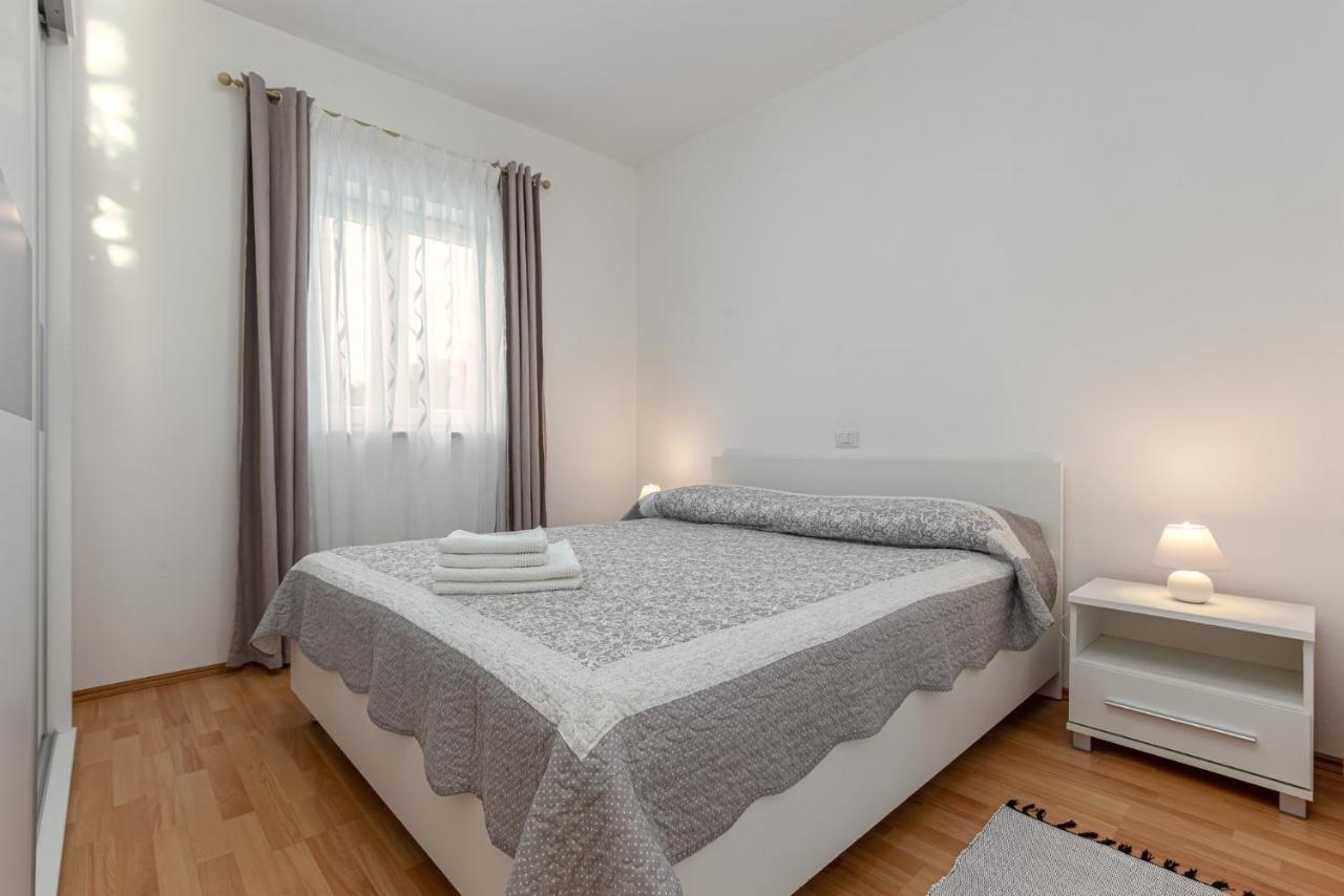 Koraca B4 Apartment Kirmenjak Bagian luar foto