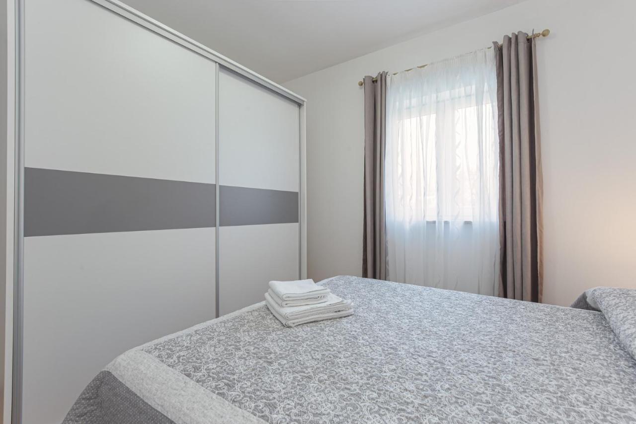 Koraca B4 Apartment Kirmenjak Bagian luar foto